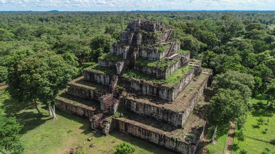 Prasat Thom (Koh Ker).jpg